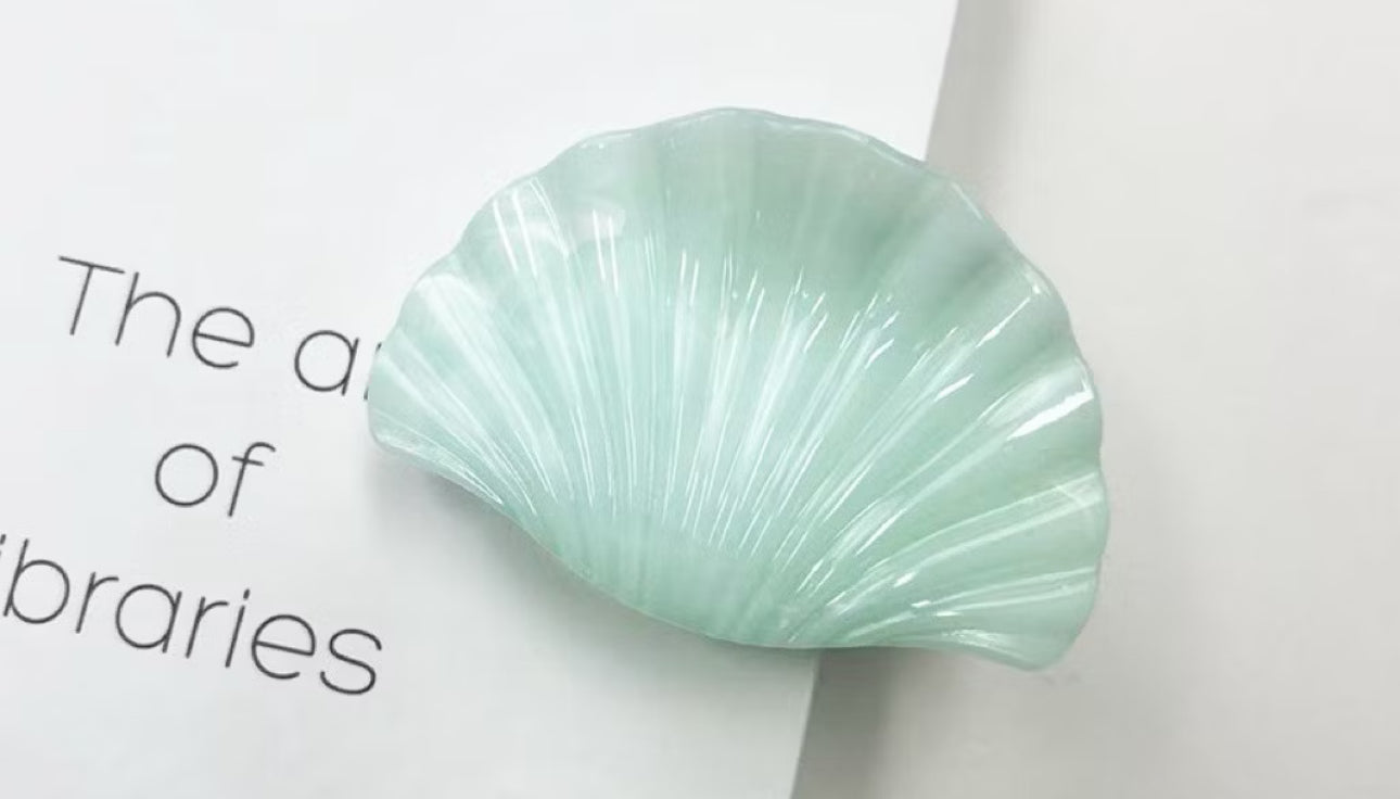 Calico Shell Hair Claw