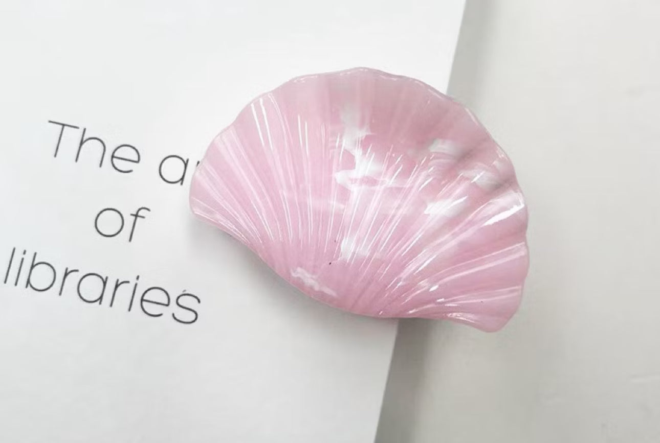 Calico Shell Hair Claw